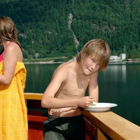 Daire Holiday Leil. *